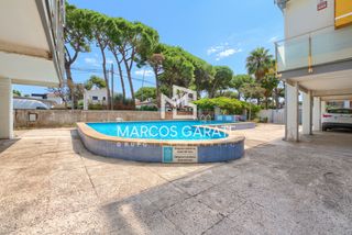 Piso  Carrer d'aragó. Piso de 2 habitaciones con piscina comunitaria y parking en cast