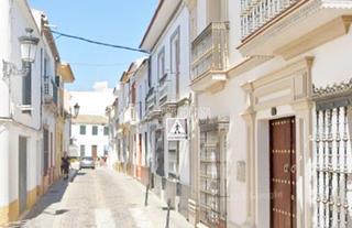 Casa aparellada a Pilas. Casa en venta en pilas
