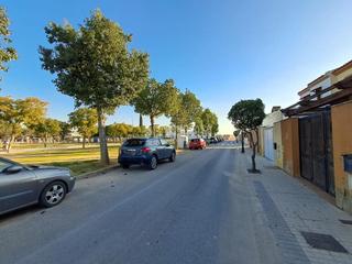 Casa aparellada a Pilas. Casa en venta en pilas