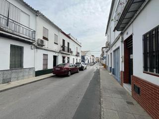 Casa aparellada a Pilas. Casa en venta en pilas