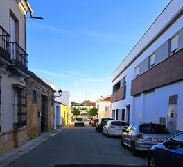 Casa aparellada a Pilas. Casa en venta en pilas