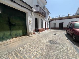Casa aparellada a Pilas. Casa en venta en pilas