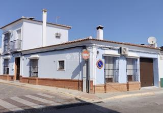 Casa aparellada a Pilas. Casa en venta en pilas