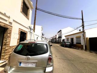 Maison jumelée à Villamanrique de la Condesa. Casa en venta en villamanrique de la condesa