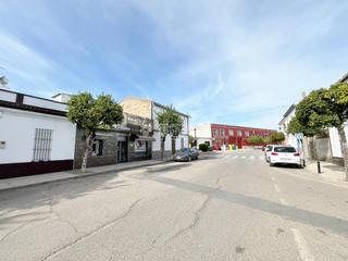 Casa aparellada a Pilas. Casa en venta en pilas