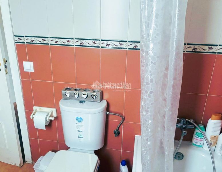 Foto ced933b1-a33a-4c39-b405-f6c239b45ef3. Casa aparellada amb calefacció a Pilas