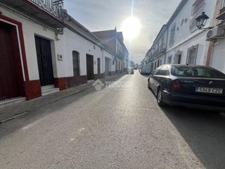 Towny house in Pilas. Casa en venta en pilas