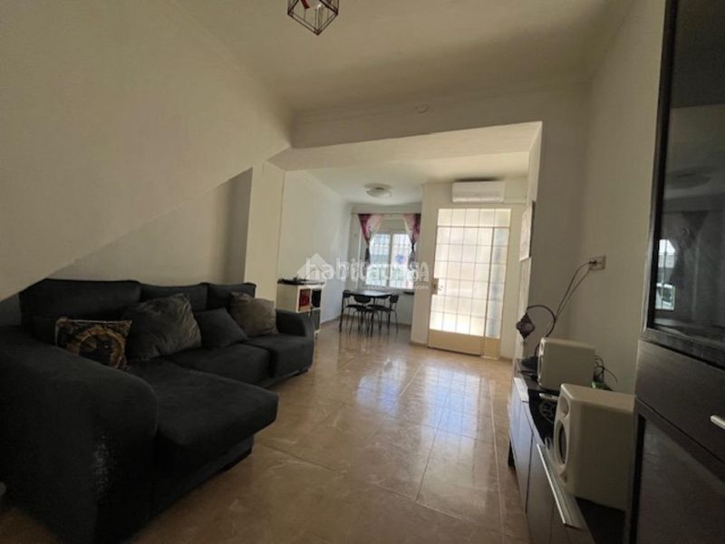 Foto 0ba00a10-c70a-455b-a6e6-c1f4aaacb7d0. Casa aparellada a Pilas