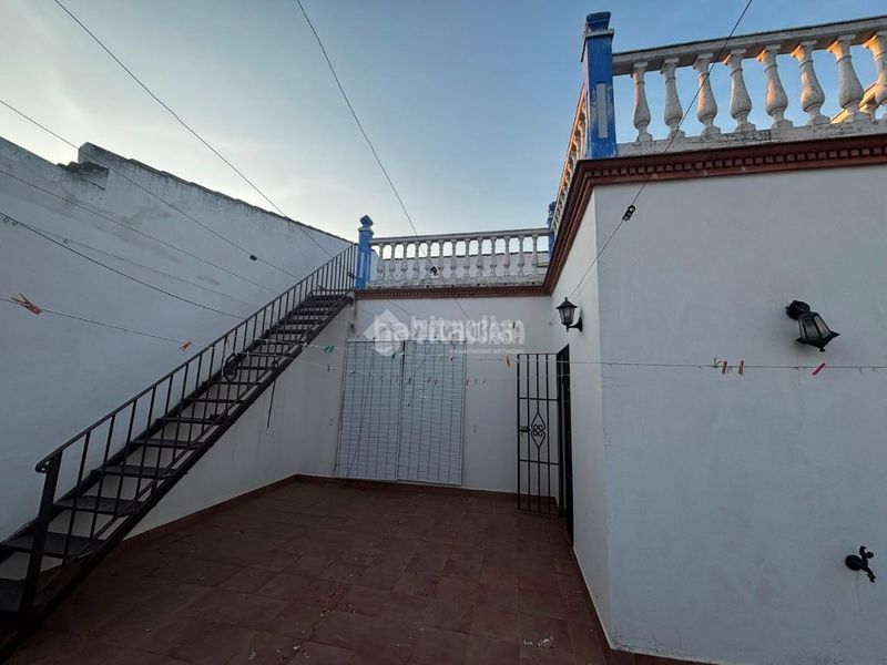 Foto 3a352925-d352-4d82-8c3c-820d6188ee88. Casa aparellada amb calefacció aparcament a Pilas