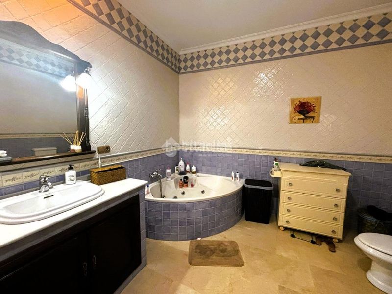 Foto 6a3f0f32-15e0-4568-8647-fb731364990d. Casa aparellada amb calefacció aparcament a Pilas