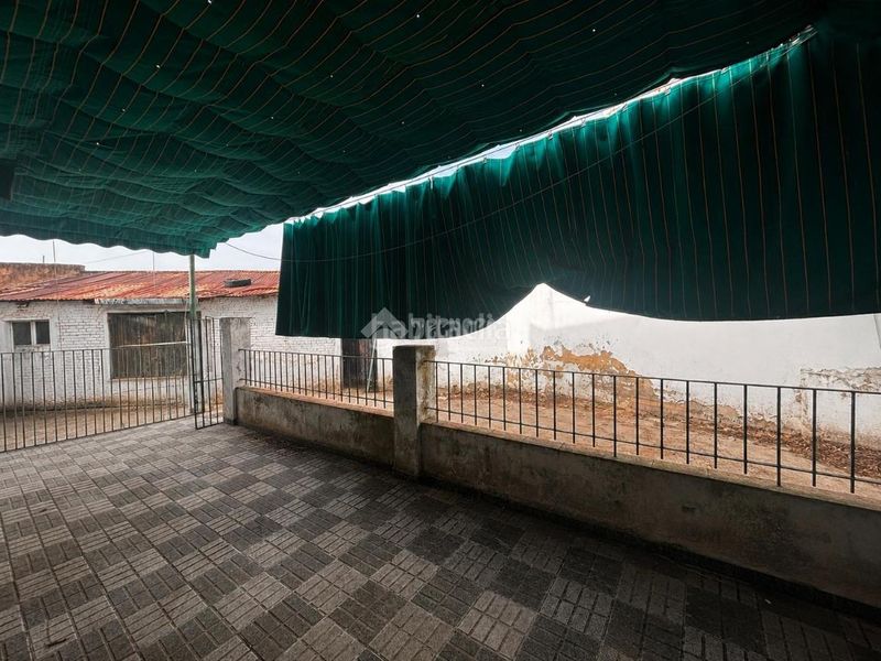 Foto 1b203a0f-ae5c-4418-af43-5fe368130652. Casa aparellada amb aparcament a Pilas