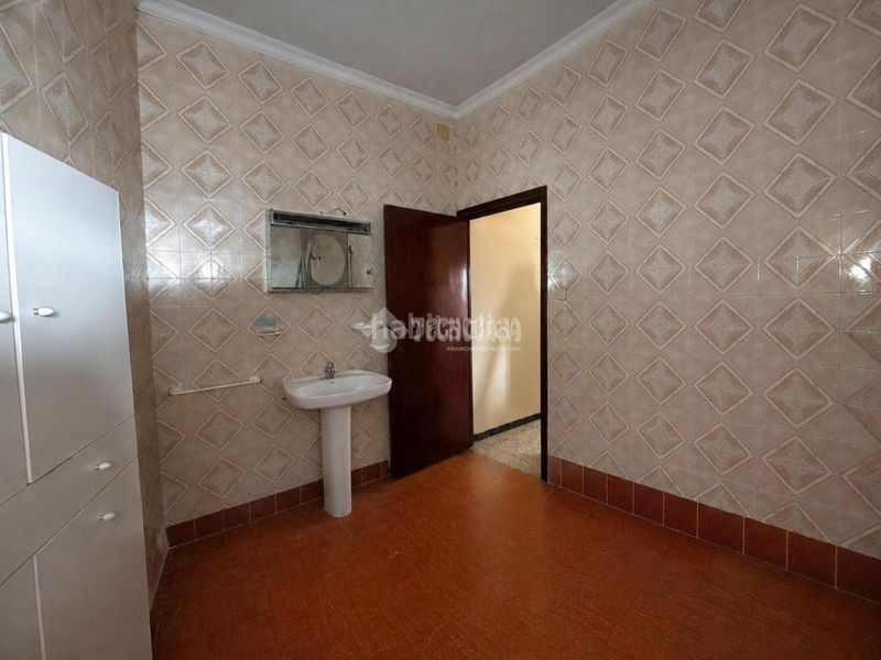 Foto 4cb0f622-519a-4538-896c-16876025c6e2. Casa aparellada amb aparcament a Pilas