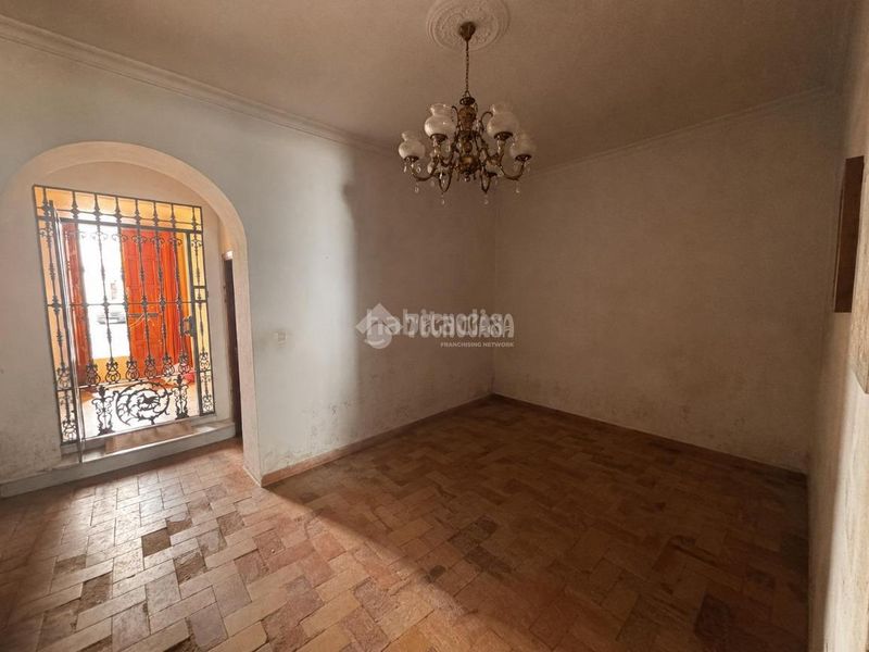 Foto bc97f308-c982-45a8-974a-7a425762efbd. Casa aparellada amb aparcament a Pilas
