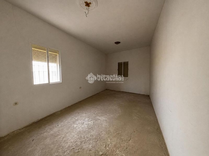 Foto cdedf32d-990b-4ccd-b713-c5806eb092b3. Casa aparellada amb aparcament a Pilas