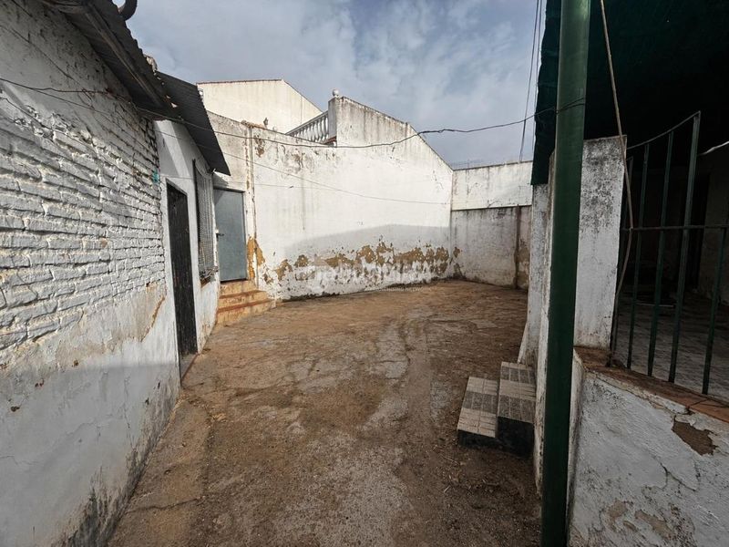 Foto e90a619a-0b6a-49d9-abe5-6266bbe95673. Casa aparellada amb aparcament a Pilas