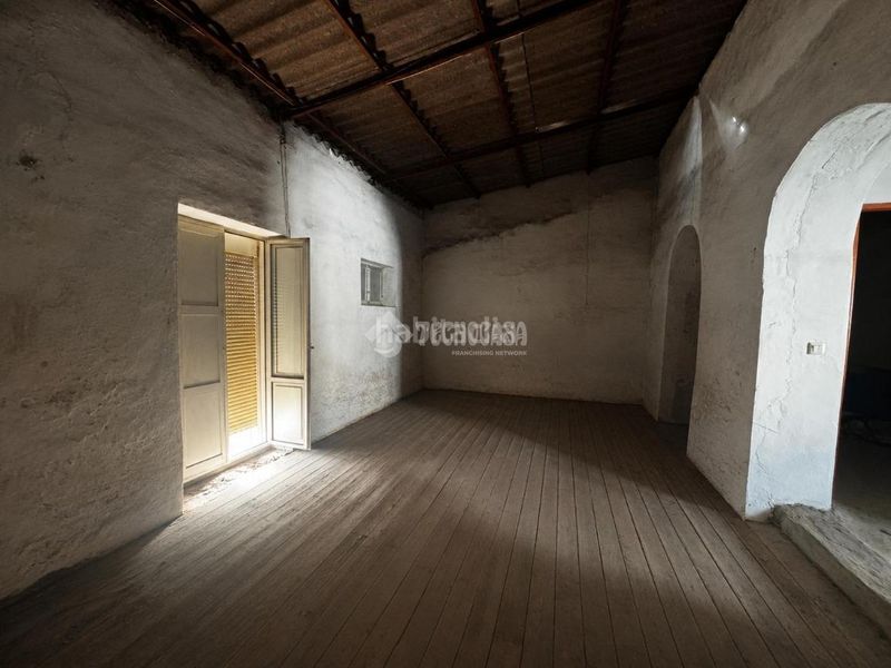 Foto eb2513c0-bfe9-4553-bd6d-9ec22957727c. Casa aparellada amb aparcament a Pilas