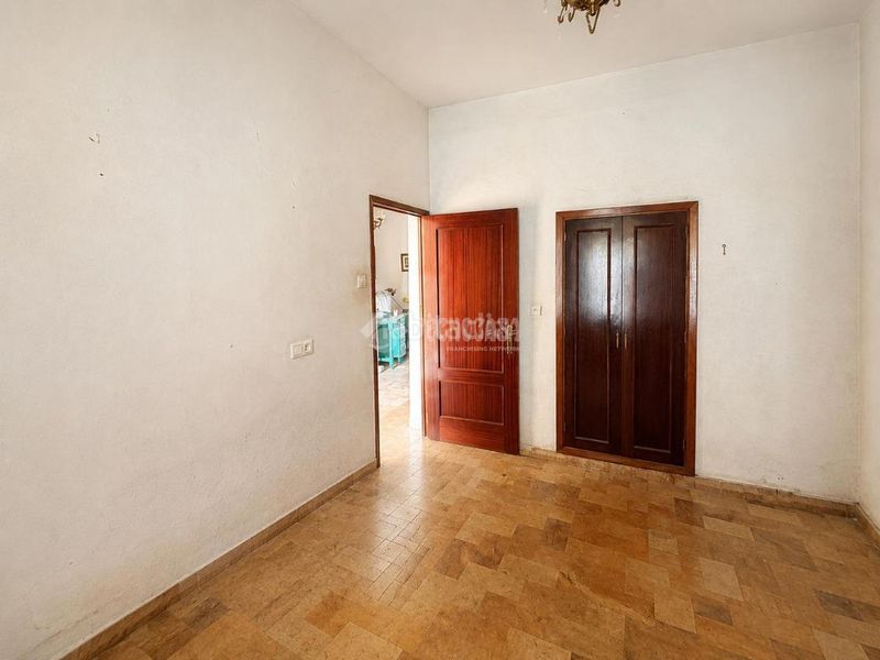 Foto f707cd80-37ef-4d6d-b5d4-f09fa9db846f. Casa aparellada amb aparcament a Pilas