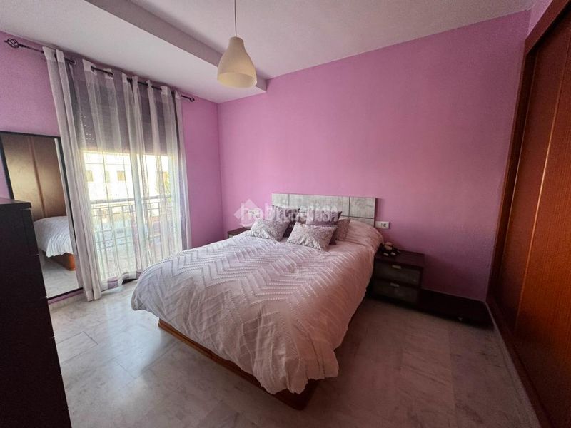 Foto 0a942e6c-1644-4829-8626-39997b230e51. Casa aparellada amb aparcament a Pilas