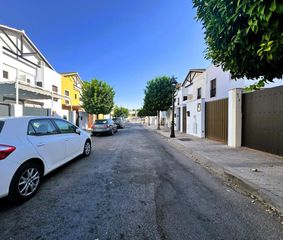 Casa aparellada a Pilas. Casa en venta en pilas