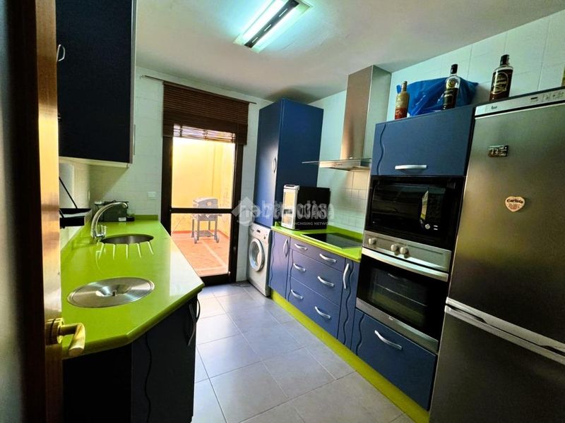 Foto 722f4400-8ca0-4cd8-9244-3563d67eb26a. Casa aparellada amb aparcament a Pilas