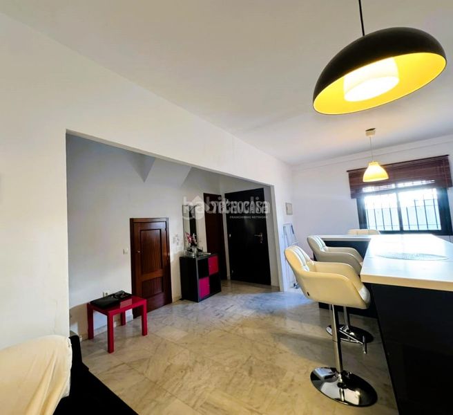 Foto daf03202-820e-4147-bf1c-968a5273d4d6. Casa aparellada amb aparcament a Pilas