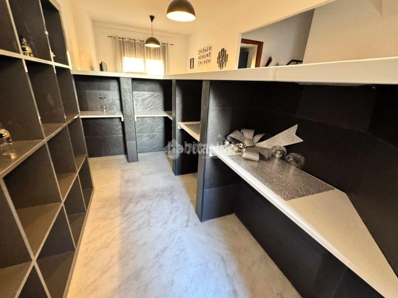Foto f1e73ad8-d266-472b-b0b9-0fd832b34d2b. Casa aparellada amb aparcament a Pilas
