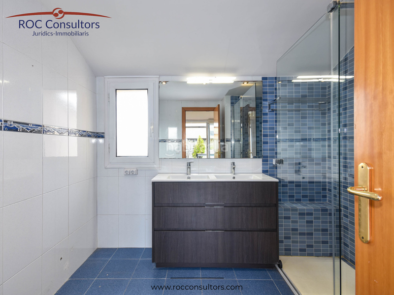 Foto 5b836339-ccda-4f9b-810e-71a5a40fc5a2. Duplex with heating parking in Centre - Passeig i Rodalies Manresa