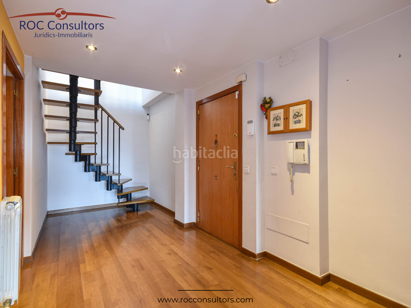 Foto cee3995f-6a04-4ca1-a928-d5a0a6cdaf71. Duplex with heating parking in Centre - Passeig i Rodalies Manresa