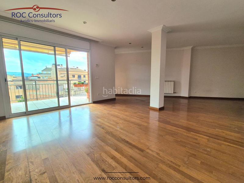 Foto f0ab2dd2-ddb1-49b9-9051-6d1a1e6e95bf. Duplex with heating parking in Centre - Passeig i Rodalies Manresa