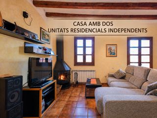 Semi detached house in Berga. Casa con garaje, terraza y piso alquilado con rentabilidad en el
