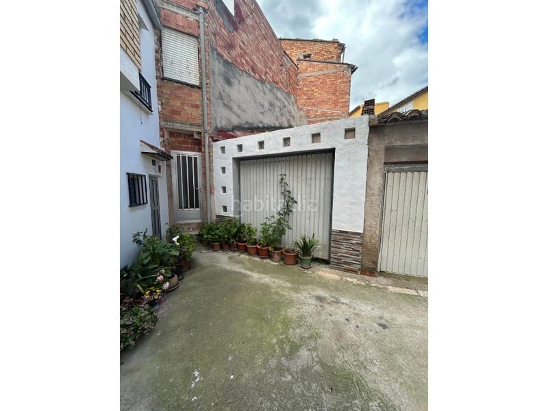 Foto 149b221e-5a59-4b77-8551-08477731c003. Parking coche se vende garaje solar en el centro el pueblo falta arreglar suelo y poner un techo en Altura