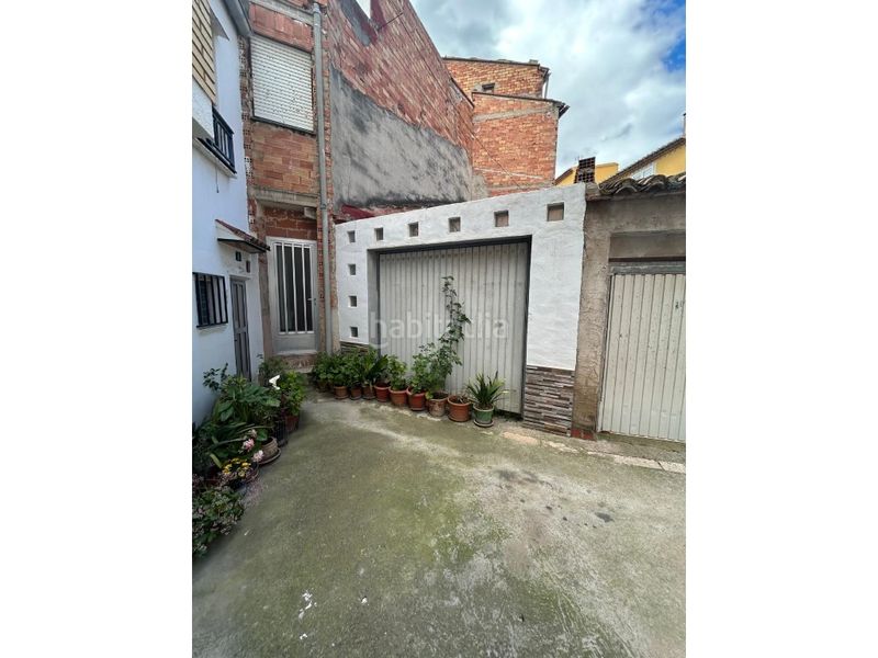 Foto 85d9e6af-67f8-44c8-af33-010cf0d096e6. Parking coche se vende garaje solar en el centro el pueblo falta arreglar suelo y poner un techo en Altura