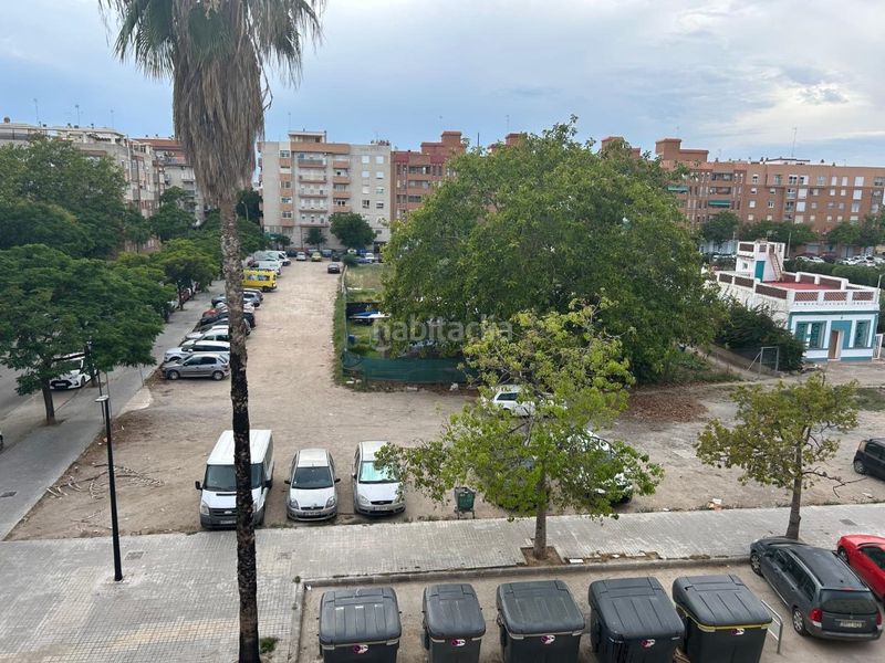 Foto 537b8ce2-7b8e-45c8-aafa-27aff3f74d1f. Pis a Malva Rosa Valencia