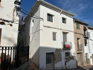 Casa  Calle cequiola. Se vende casa en la vall de almonacid que necesita una gran refo