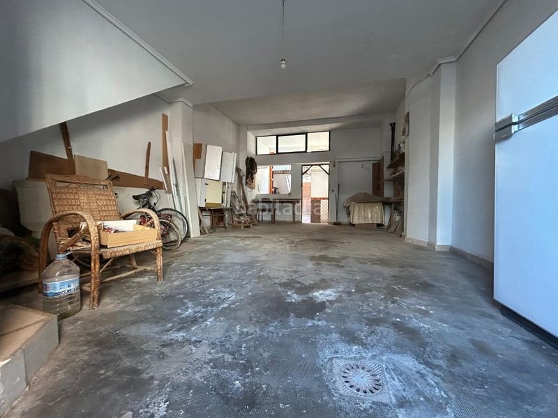 Foto 32b6bb99-8539-490f-8277-5762f5dabe2e. Casa amb aparcament a Rafelbunyol