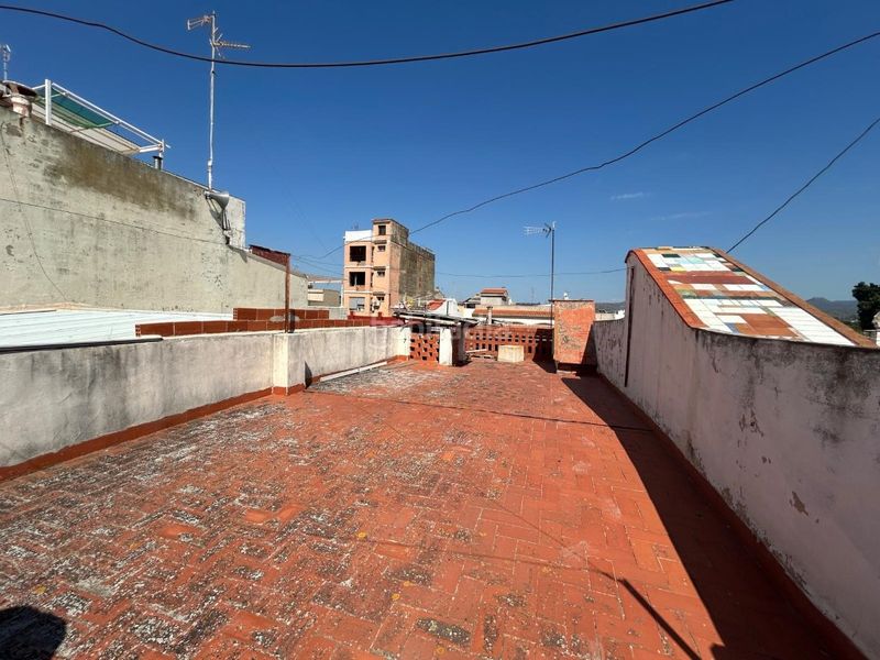 Foto b25f71ef-e5cd-4391-990b-9b3ae848475b. Casa amb aparcament a Rafelbunyol