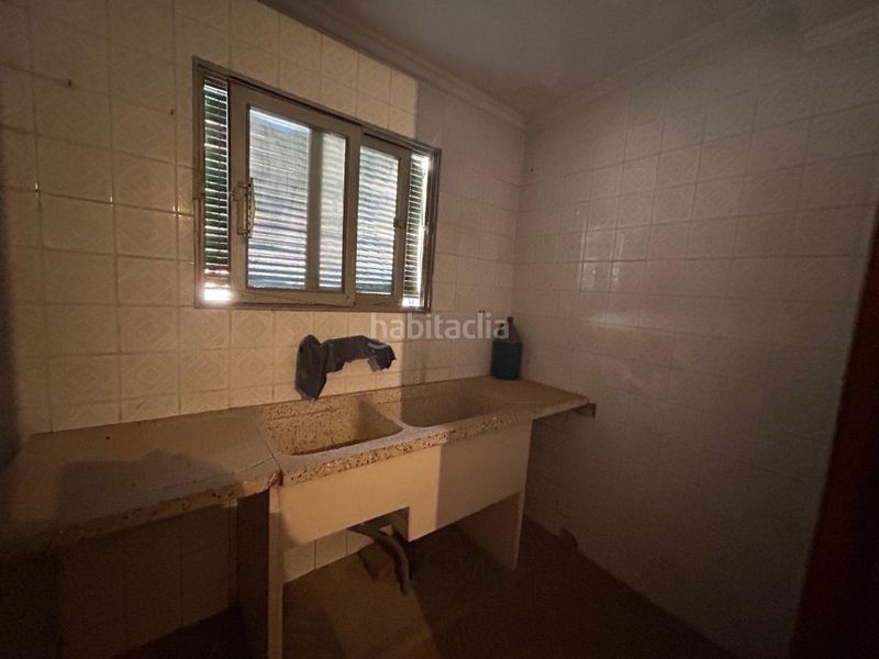 Foto c30bfbcb-dcb5-4fb4-9cf8-f54a1262a1f0. Casa amb aparcament a Rafelbunyol