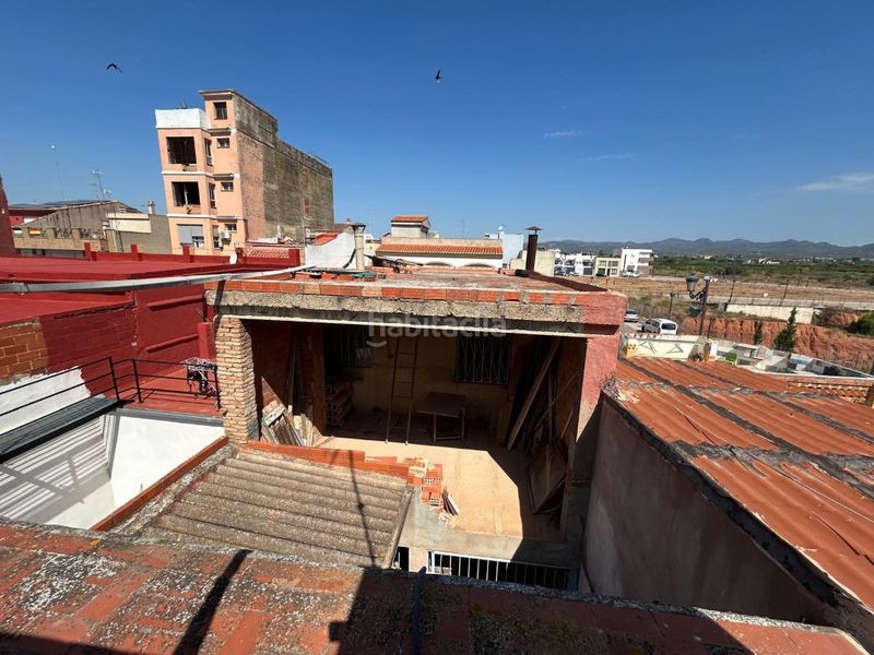 Foto deb7c68b-104d-4960-9c1e-575d2ef1d0fc. Casa amb aparcament a Rafelbunyol