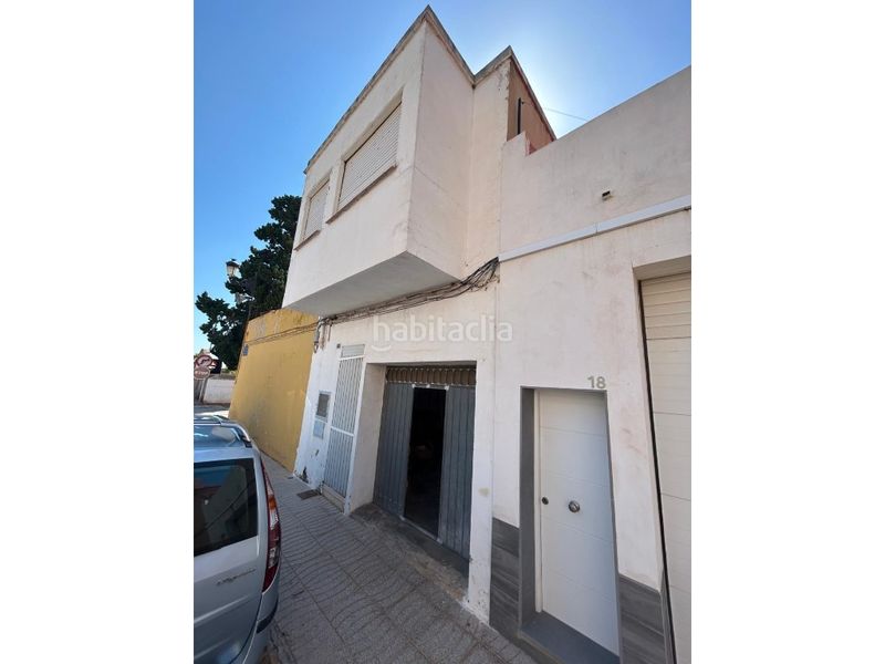 Foto fac1ef72-0929-45c8-87b8-64782d8e0e4c. Casa amb aparcament a Rafelbunyol