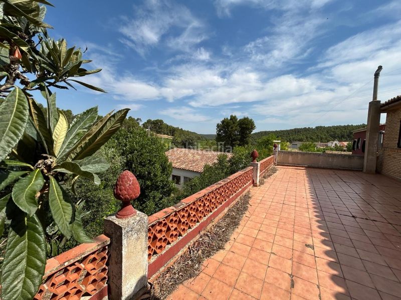 Foto 4a5709f0-535d-4235-8f85-e69a9522a8f8. Casa amb aparcament a Requena