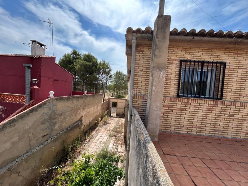 Foto 5c7a9e2b-e1e0-4729-833a-31efffc8aef4. Casa amb aparcament a Requena