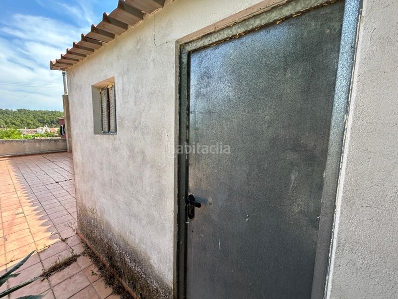 Foto 9a58811c-c634-4f38-a80d-665448245b7f. Casa amb aparcament a Requena