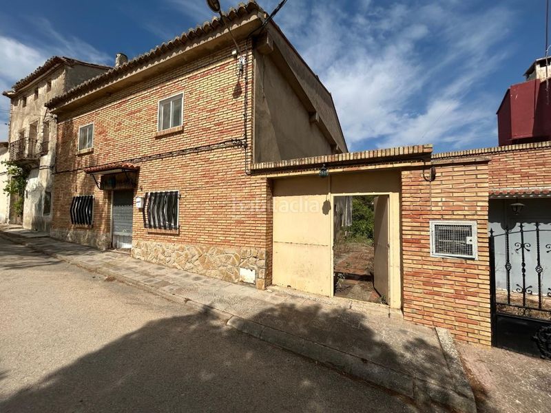 Foto c2b61268-a395-459c-b8f0-cffe8a60486f. Casa amb aparcament a Requena