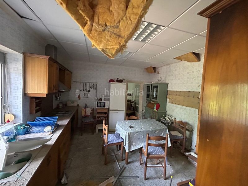 Foto c5d289f9-aafe-4dcc-b426-f228660bb5f5. Casa amb aparcament a Requena