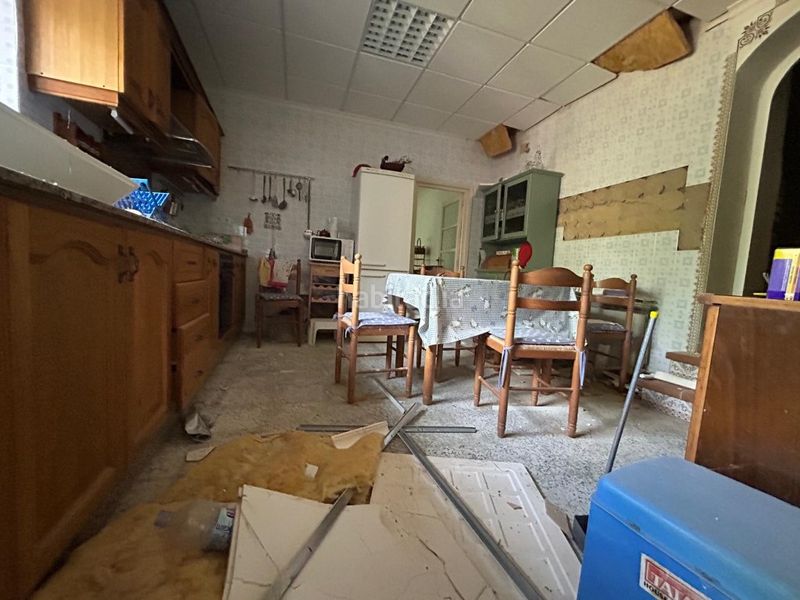 Foto de9f3e6f-b4e8-4c94-9f16-d84ada015430. Casa amb aparcament a Requena