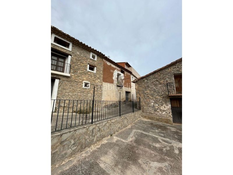 Foto d133a0d6-16d1-4bc0-84f4-e3625be5a13c. Casa amb aparcament a Bejís