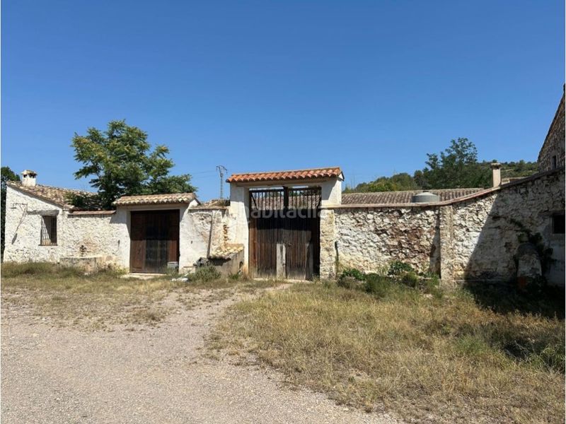 Foto ed0c0436-aaae-4d68-a277-c0bc7fc191bd. Masia amb aparcament piscina a Altura
