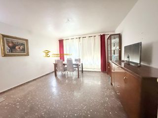 Piso en Sutullena. Alameda de cervantes piso con cuatro dormitorios.