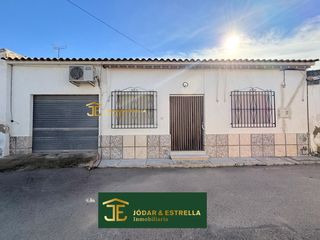 Maison à Purias. Casa adosada  de planta baja en purias