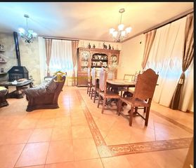 Maison à Tercia. Casa de grandes dimensiones en zona de tercia